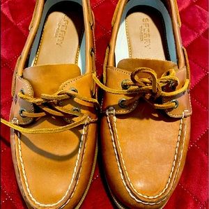 Sperry Brown leather boat shoes in amazing condition